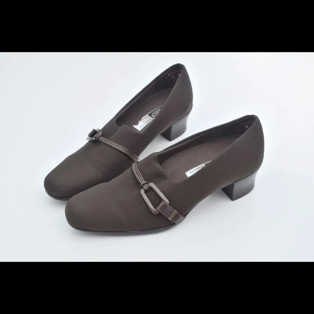 Munro American low pumps